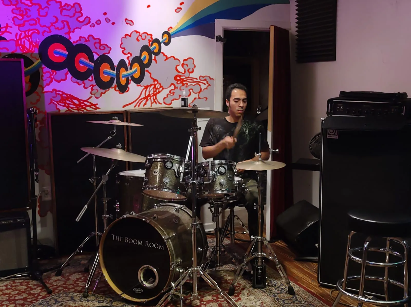 Edwin Betancur drumming