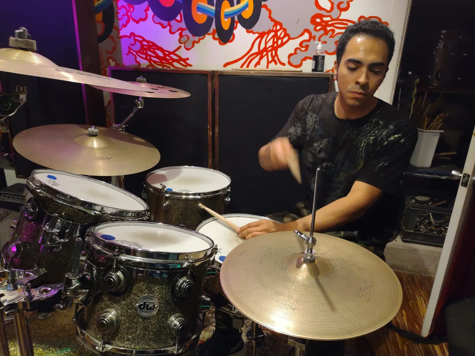 Edwin Betancur drumming