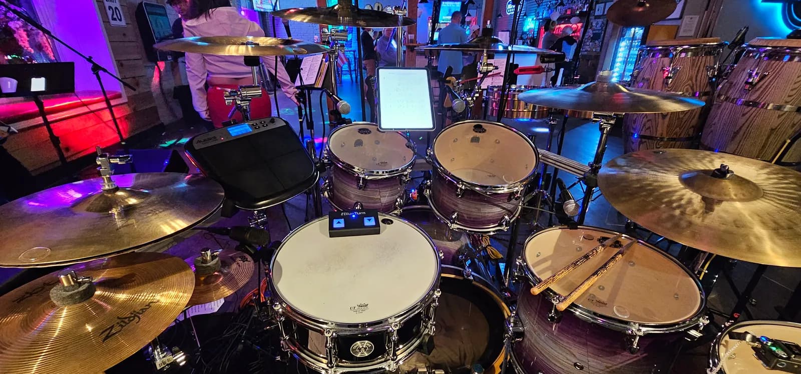 Edwin Betancur drumming