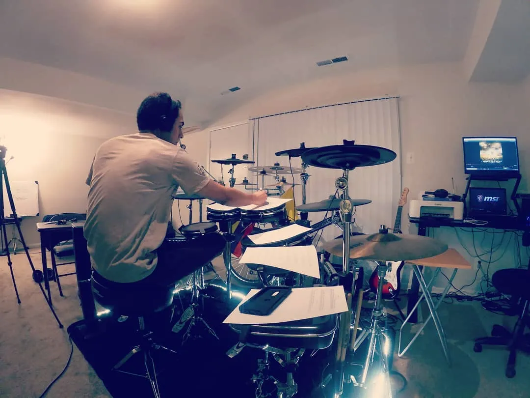 Edwin Betancur drumming
