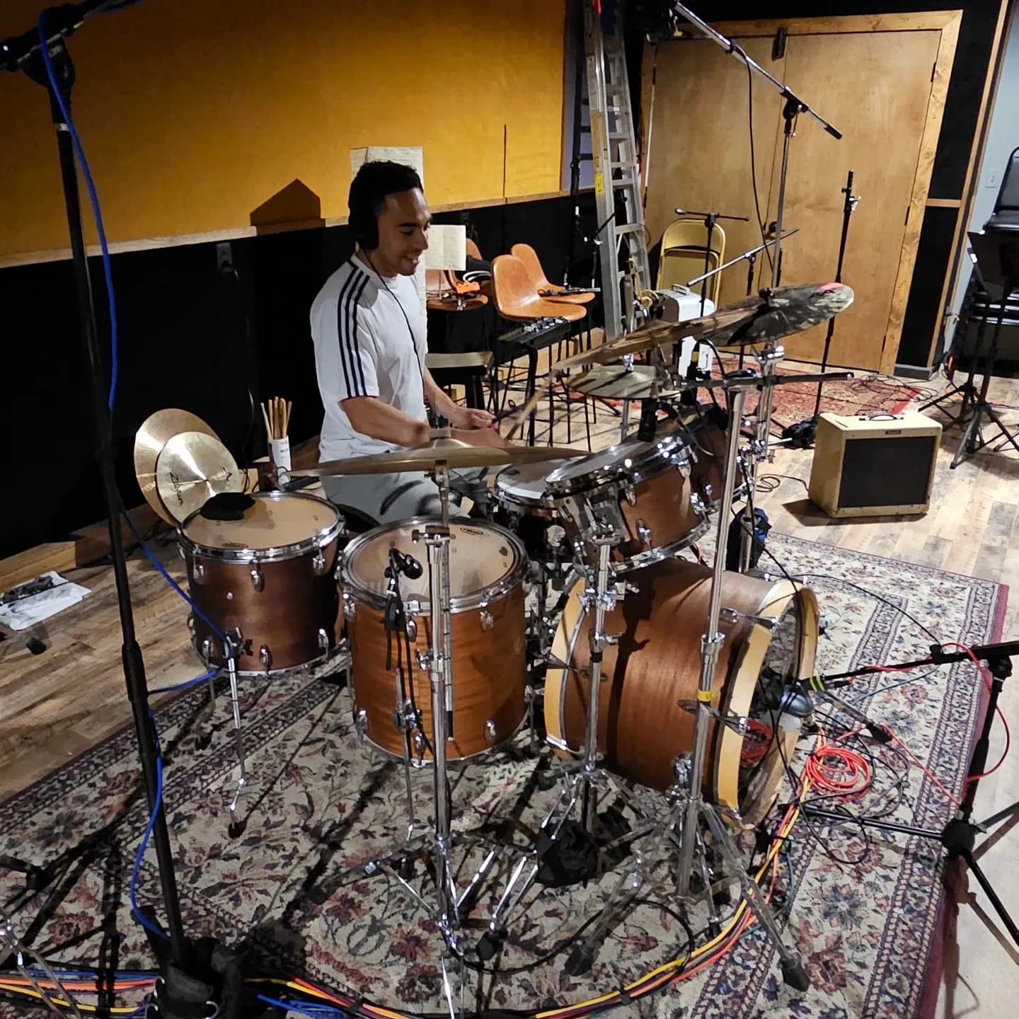 Edwin Betancur drumming