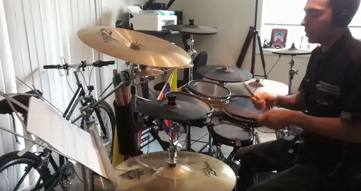 Edwin Betancur drumming